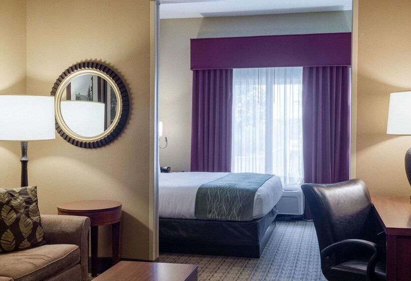 Отель Russell Inn & Suites