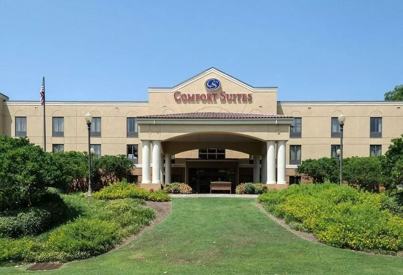 Отель Russell Inn & Suites