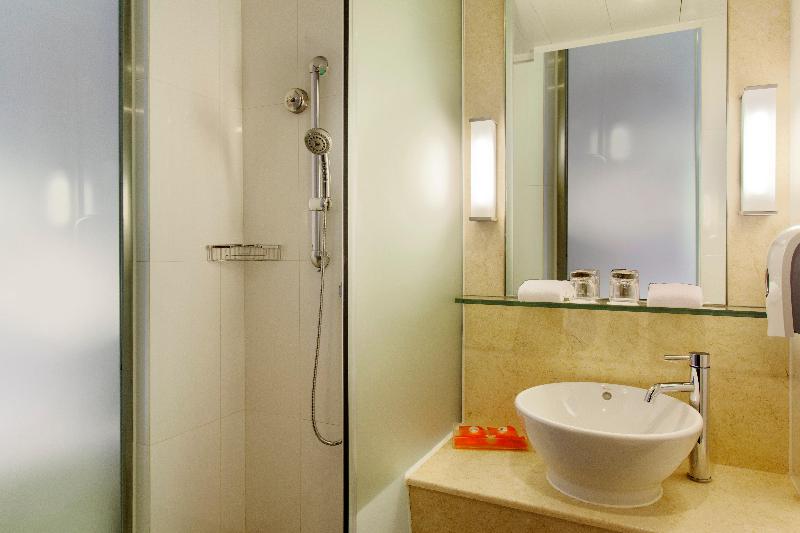 هتل Holiday Inn Express Hong Kong Soho, An Ihg