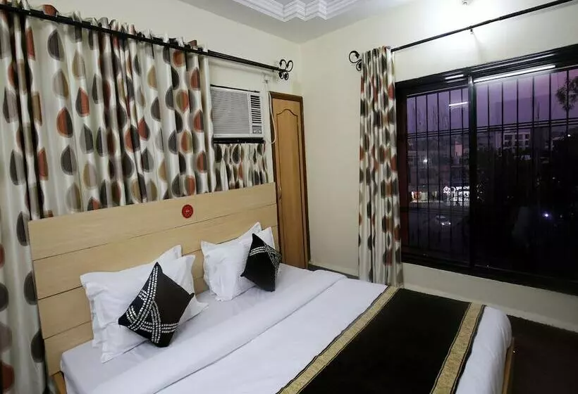 호텔 Oyo 10416 Near Central Bus Stand 