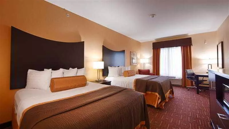 Отель Paradise Inn & Suites