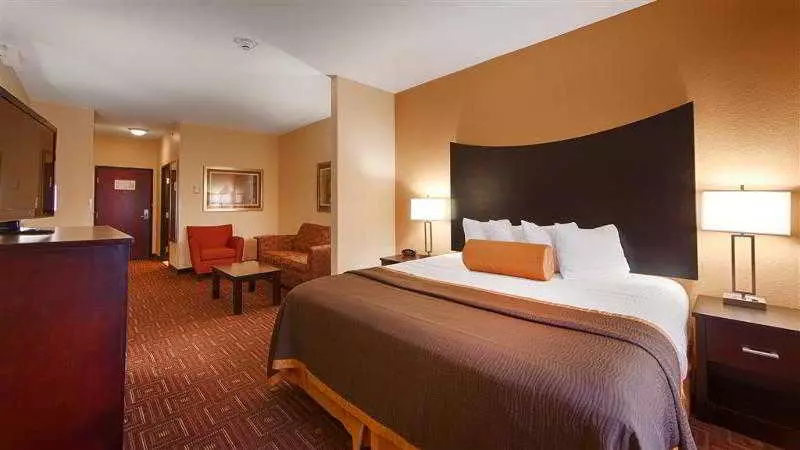 Отель Paradise Inn & Suites