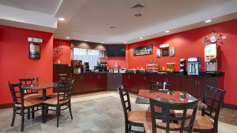 Отель Paradise Inn & Suites