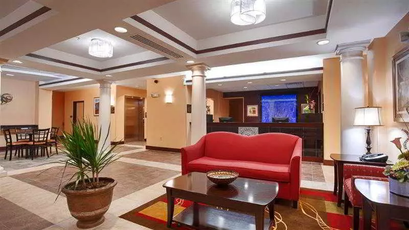 Отель Paradise Inn & Suites