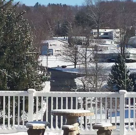 Отель Paradise Inn & Suites