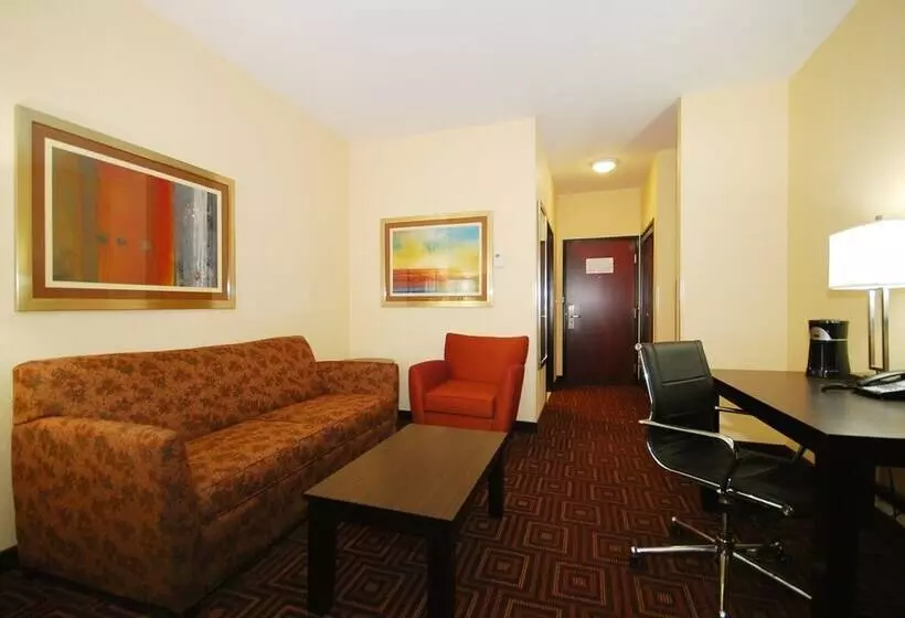 Отель Paradise Inn & Suites