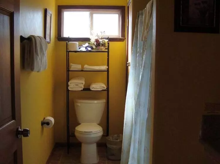 فندق Sequoia Riverfront Cabins