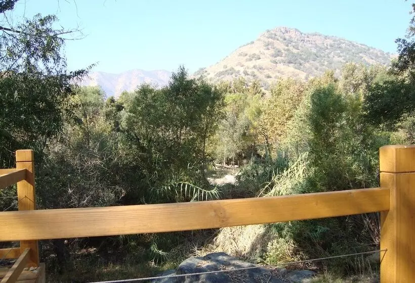 فندق Sequoia Riverfront Cabins