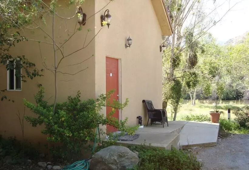 فندق Sequoia Riverfront Cabins