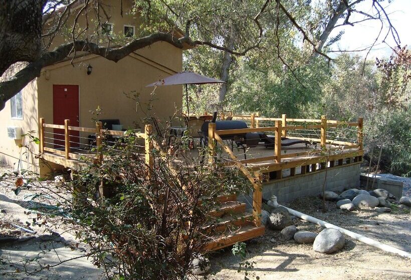 בית מלון כפרי Sequoia Riverfront Cabins