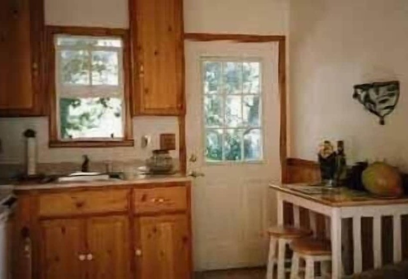 בית מלון כפרי Sequoia Riverfront Cabins