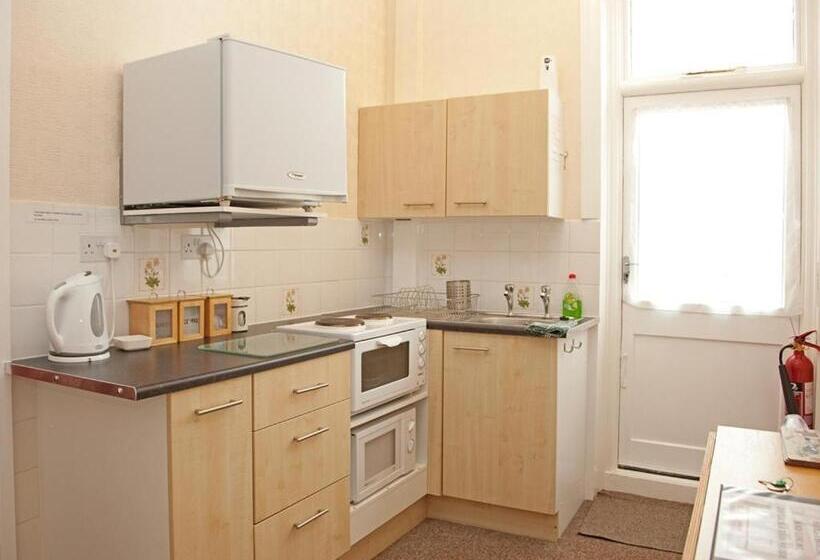 هتل The Meltham Guesthouse Scarborough