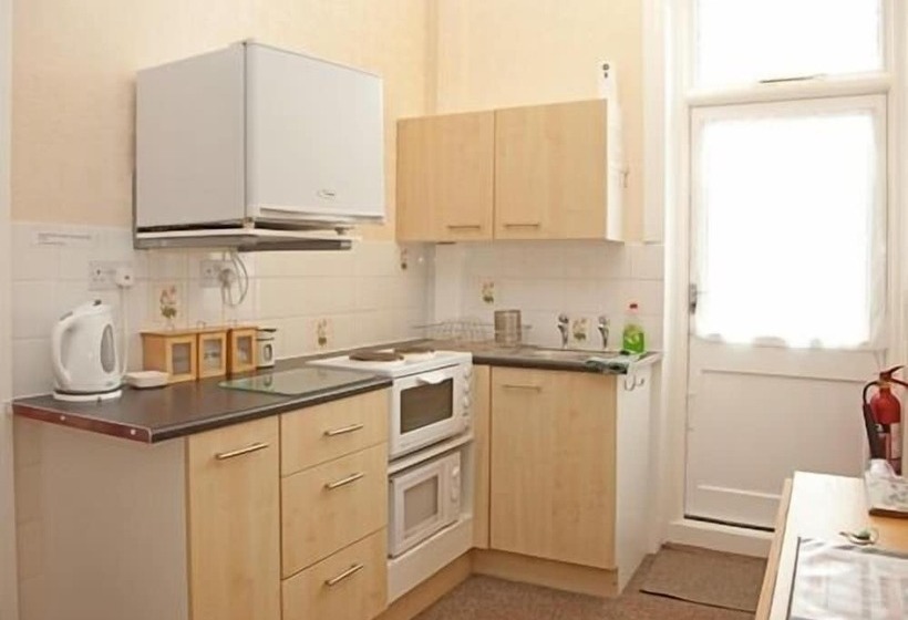 هتل The Meltham Guesthouse Scarborough