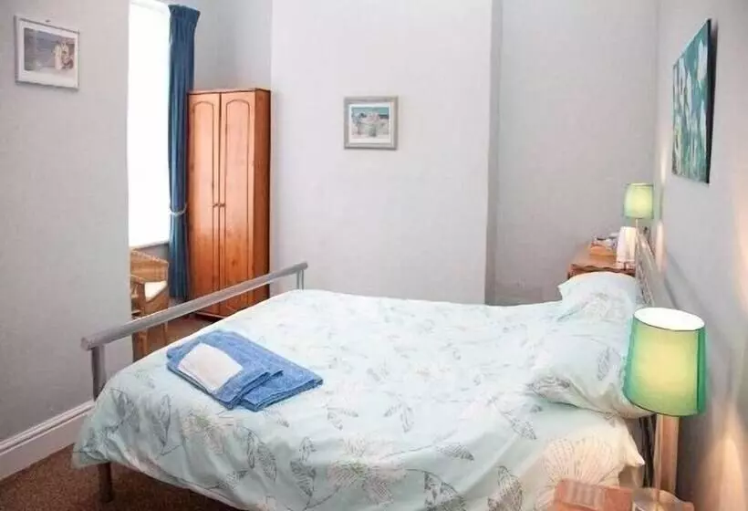 Отель The Meltham Guesthouse Scarborough