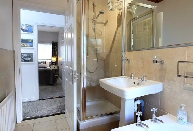 Elagh View Bed & Breakfast