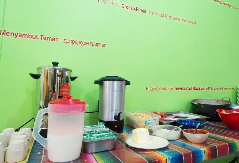 Общежитие Hostal Amigo