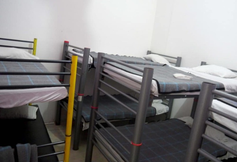 Общежитие Hostal Amigo