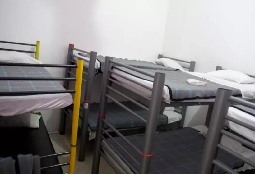 Общежитие Hostal Amigo