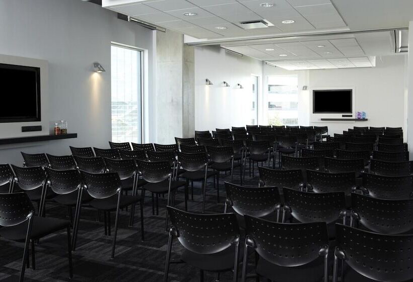 Alt Hotel Toronto Airport