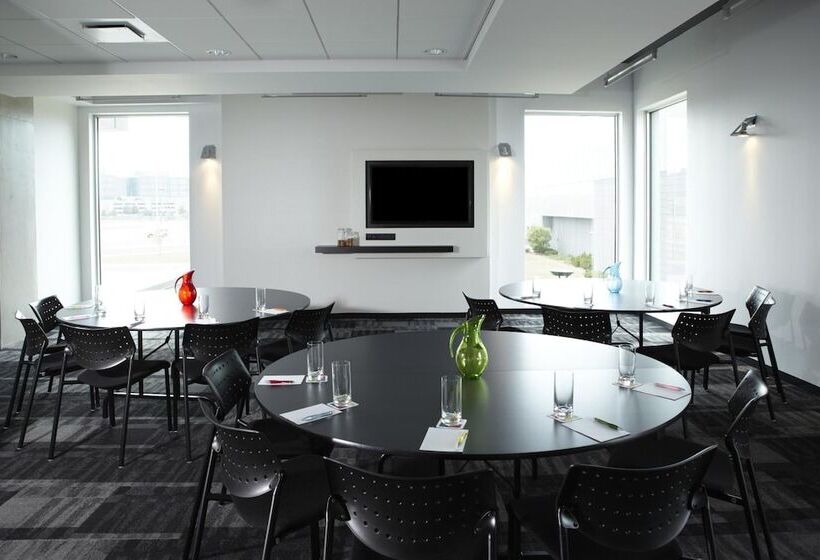 Alt Hotel Toronto Airport