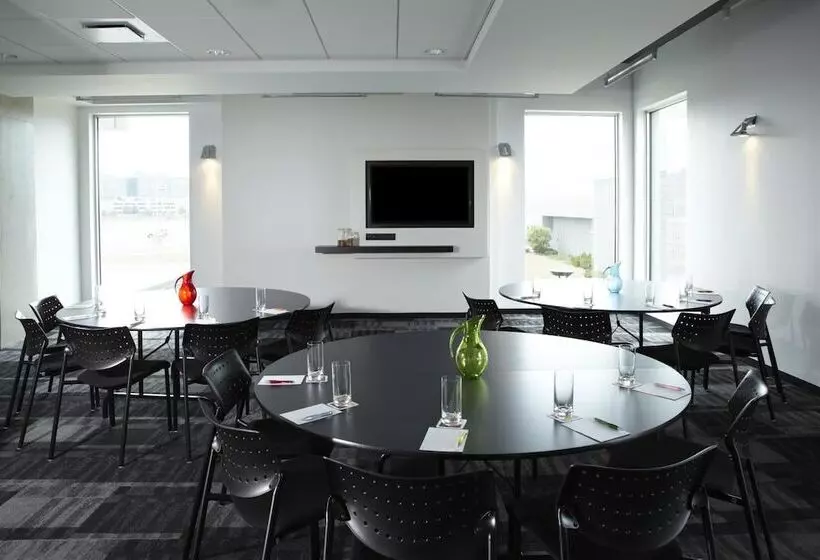 Alt Hotel Toronto Airport