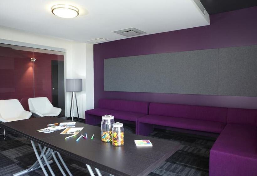 Alt Hotel Toronto Airport