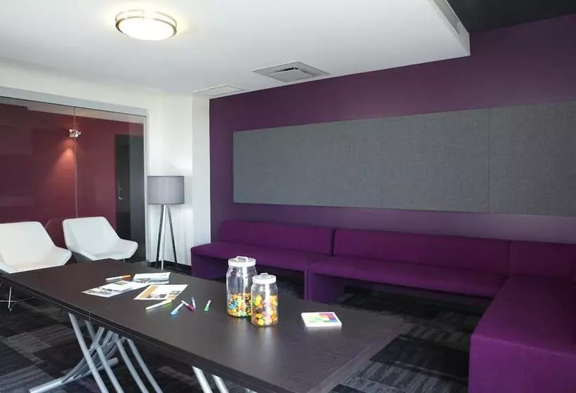 Alt Hotel Toronto Airport