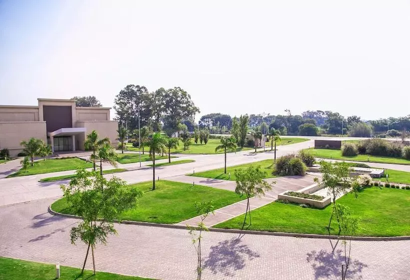 בית מלון כפרי Amerian Villa Maria Park