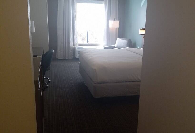 בית מלון כפרי Comfort Inn & Suites