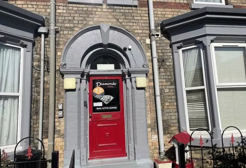 酒店 Diamonds Villa Near York Hospital