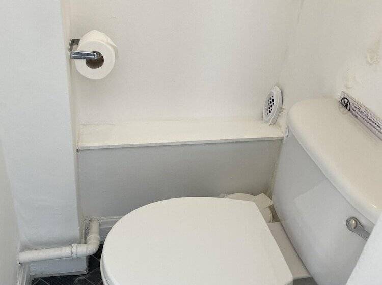 酒店 Diamonds Villa Near York Hospital