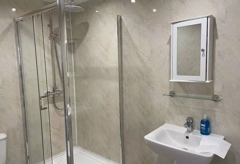 酒店 Diamonds Villa Near York Hospital