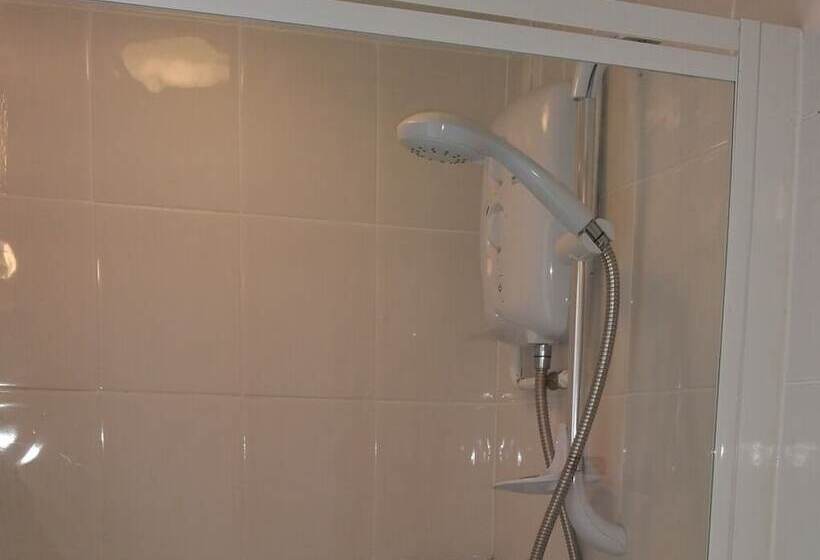 酒店 Diamonds Villa Near York Hospital