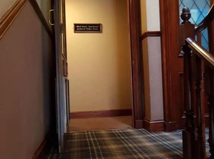 בית מלון כפרי The Globe Inn