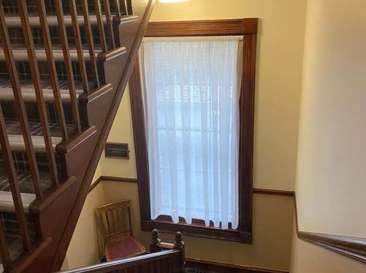 בית מלון כפרי The Globe Inn