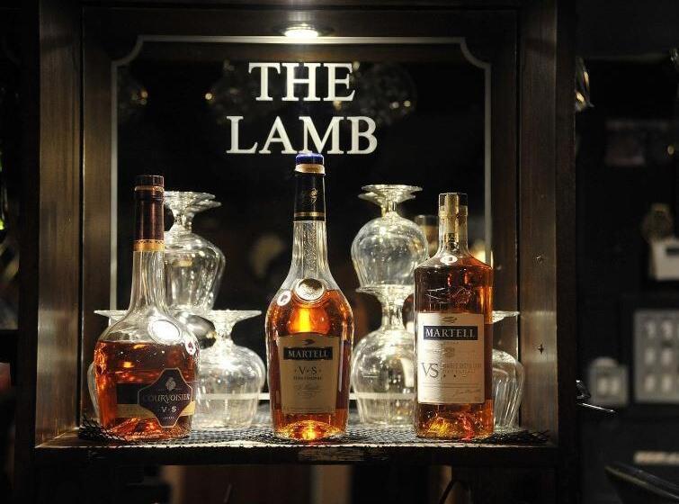 ホテル The Lamb Inn