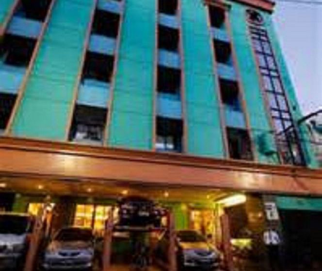 Kabayan Hotel Monumento