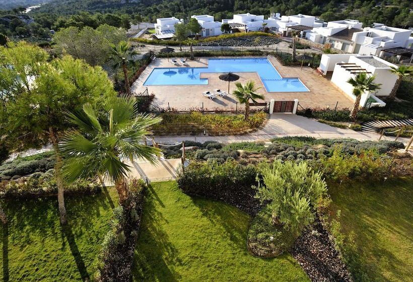 Las Colinas Golf & Country Club Residences