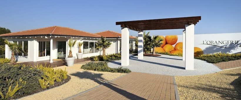 Las Colinas Golf & Country Club Residences