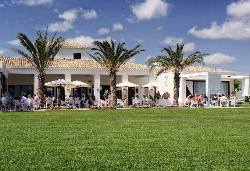 Las Colinas Golf & Country Club Residences