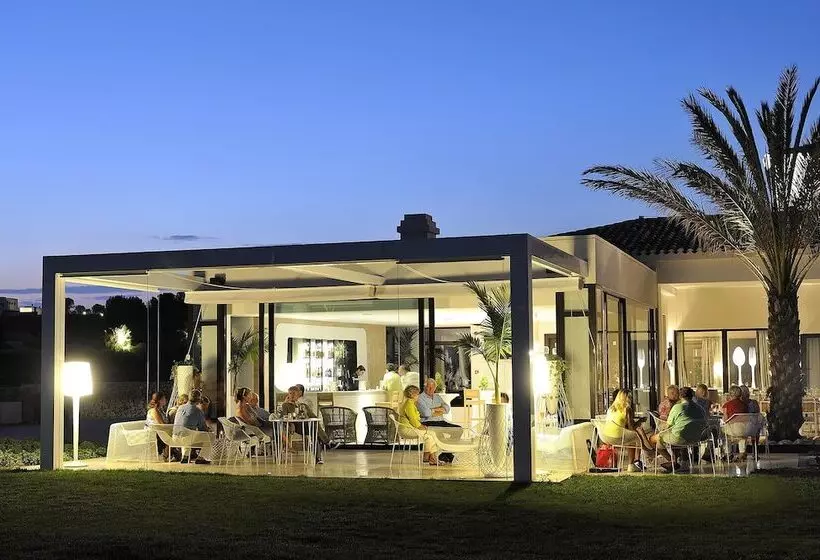 Las Colinas Golf & Country Club Residences