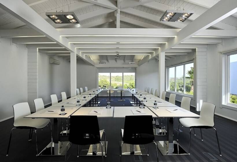 Las Colinas Golf & Country Club Residences