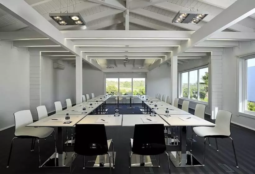 Las Colinas Golf & Country Club Residences