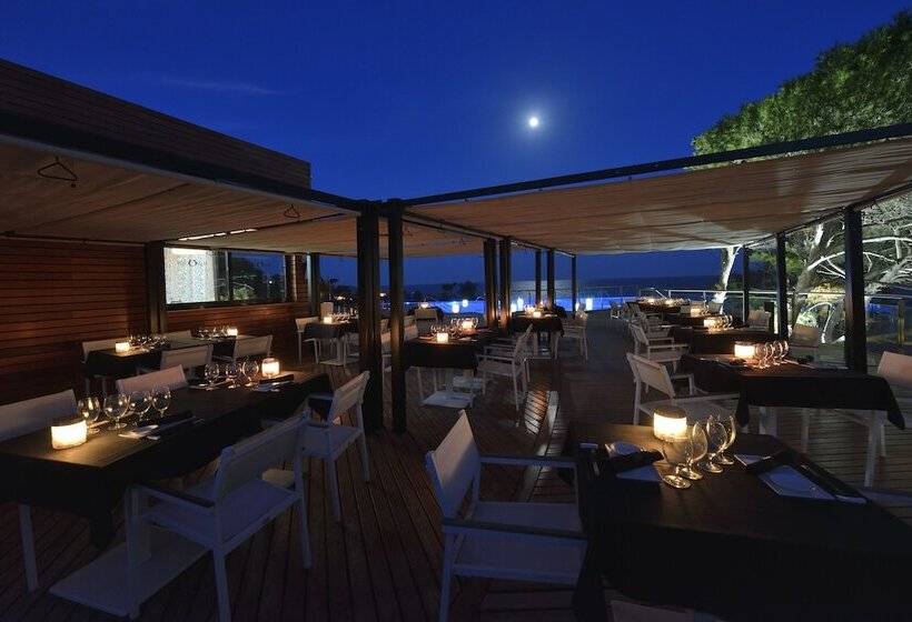 Las Colinas Golf & Country Club Residences