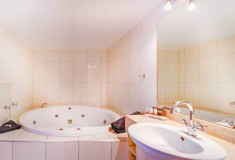 Motel Emerald Spa Motor Inn