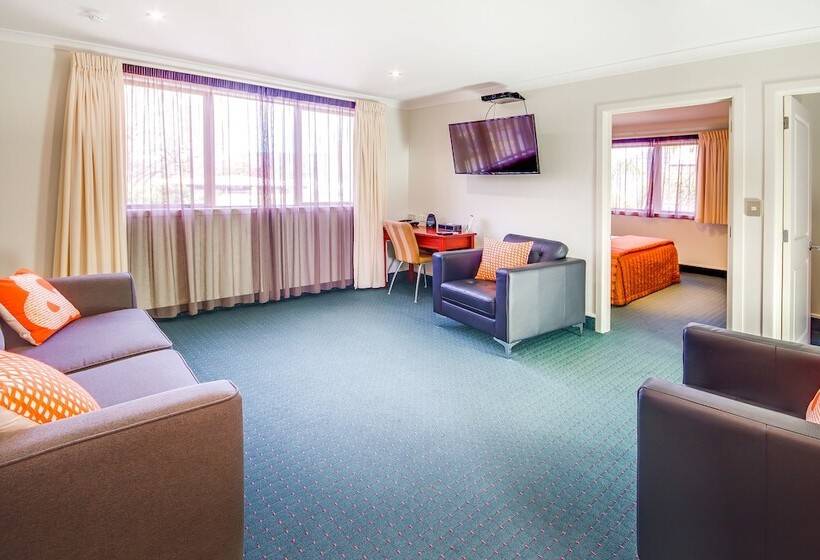 Motel Emerald Spa Motor Inn