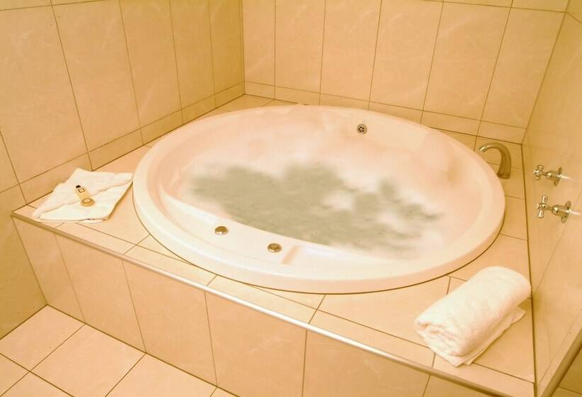 Motel Emerald Spa Motor Inn