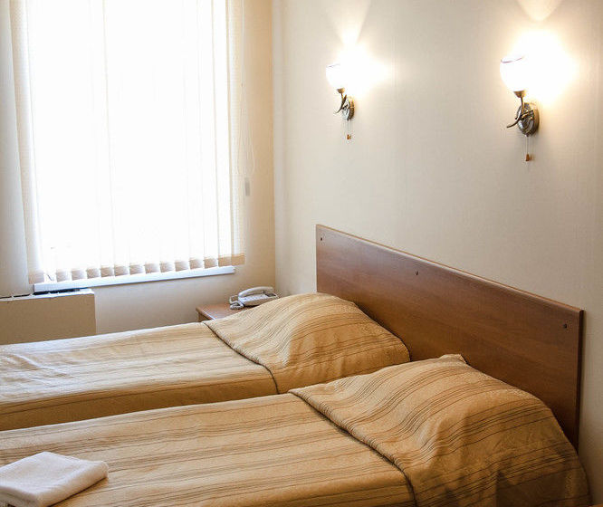 Rinaldi Near Letniy Garden