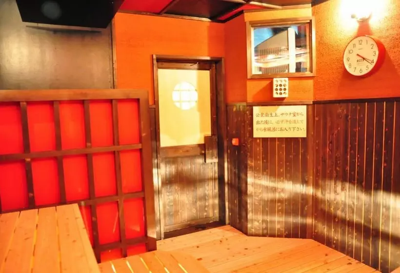 Капсульный Oтель Capsule & Sauna Ikebukuro Plaza