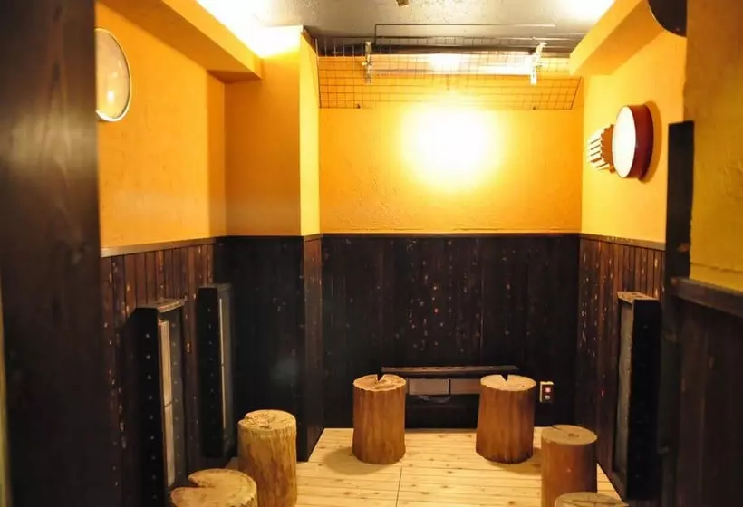 Капсульный Oтель Capsule & Sauna Ikebukuro Plaza